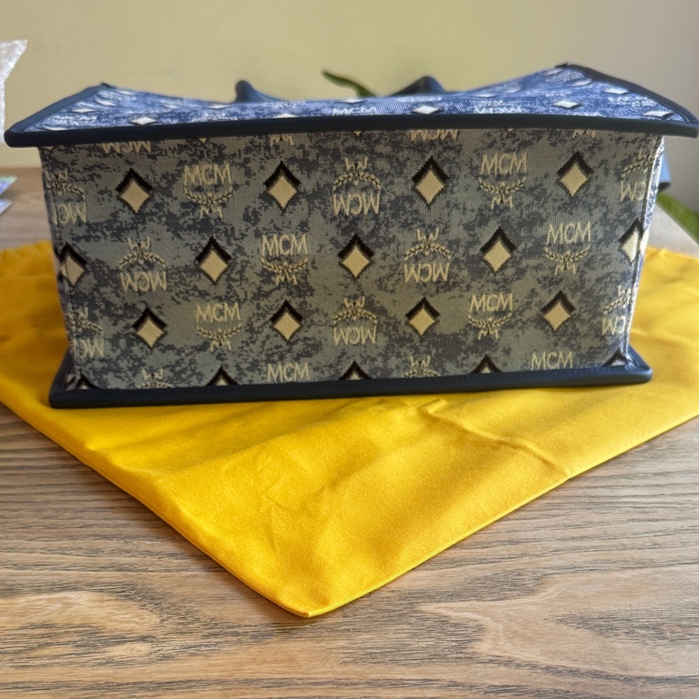 MCM Medium Munchen Tote in Denim Visetos - Picture 9 of 11